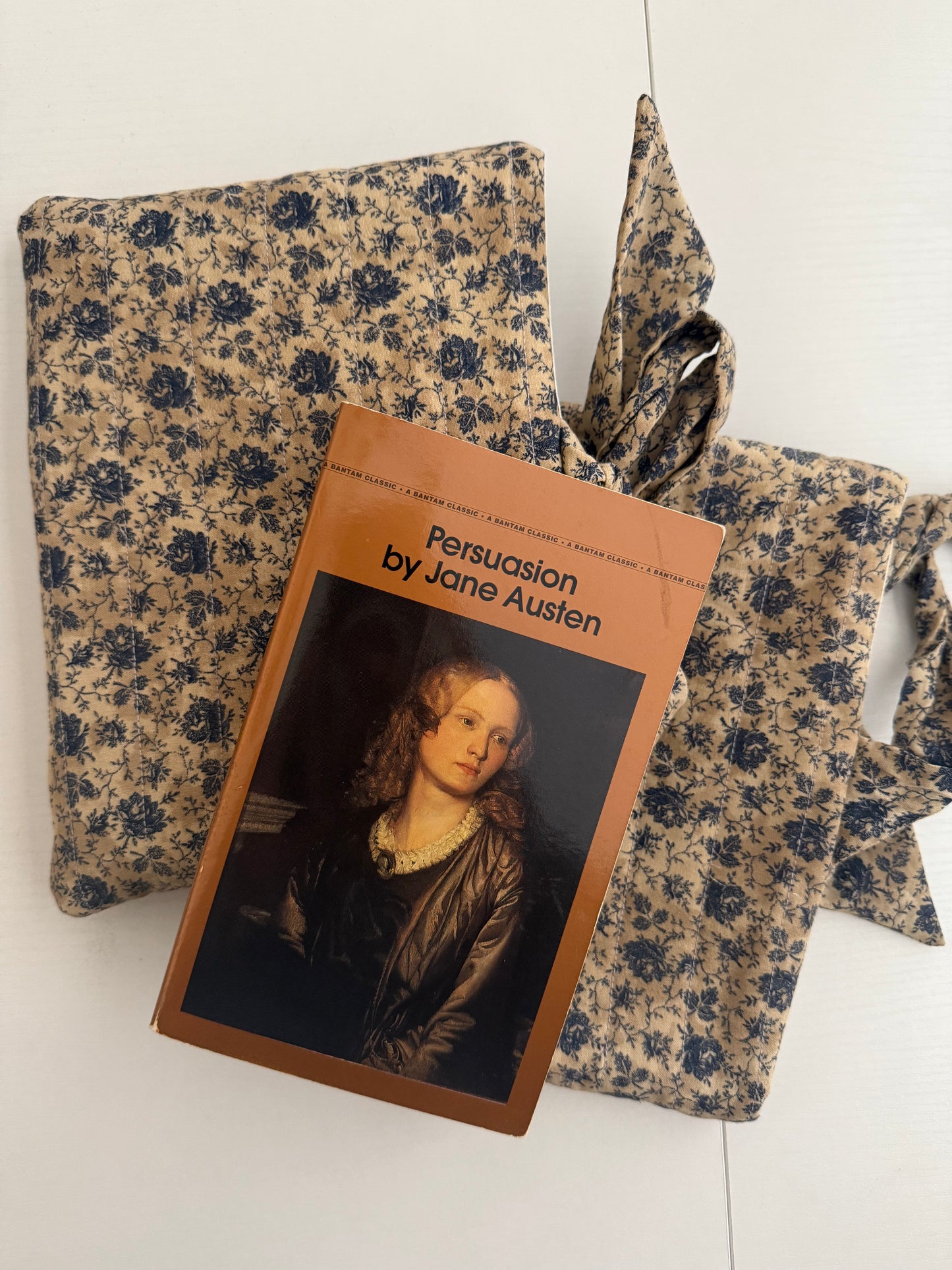 Handmade Bow Tie Book Sleeve – Cozy Reads