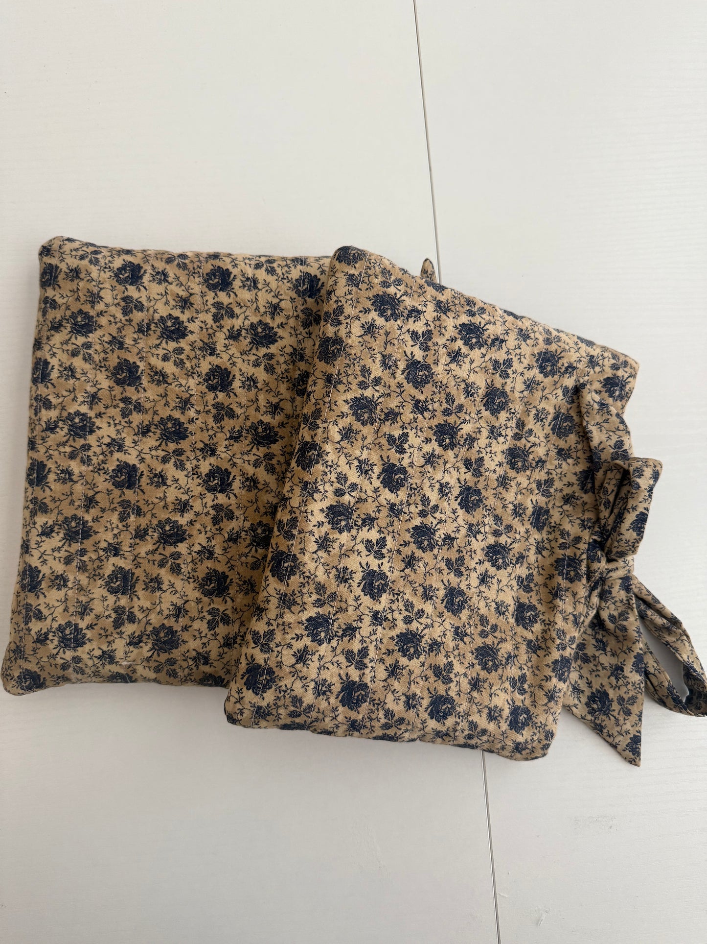 Handmade Bow Tie Book Sleeve – Cozy Reads